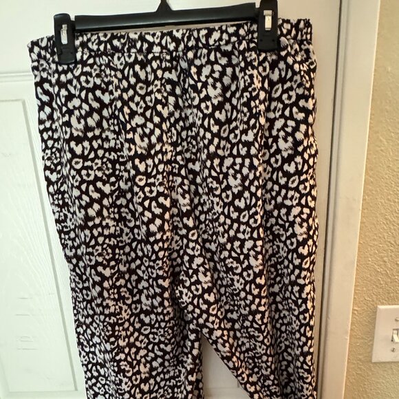 Banana Republic leopard print loose fit pants - Picture 4 of 5